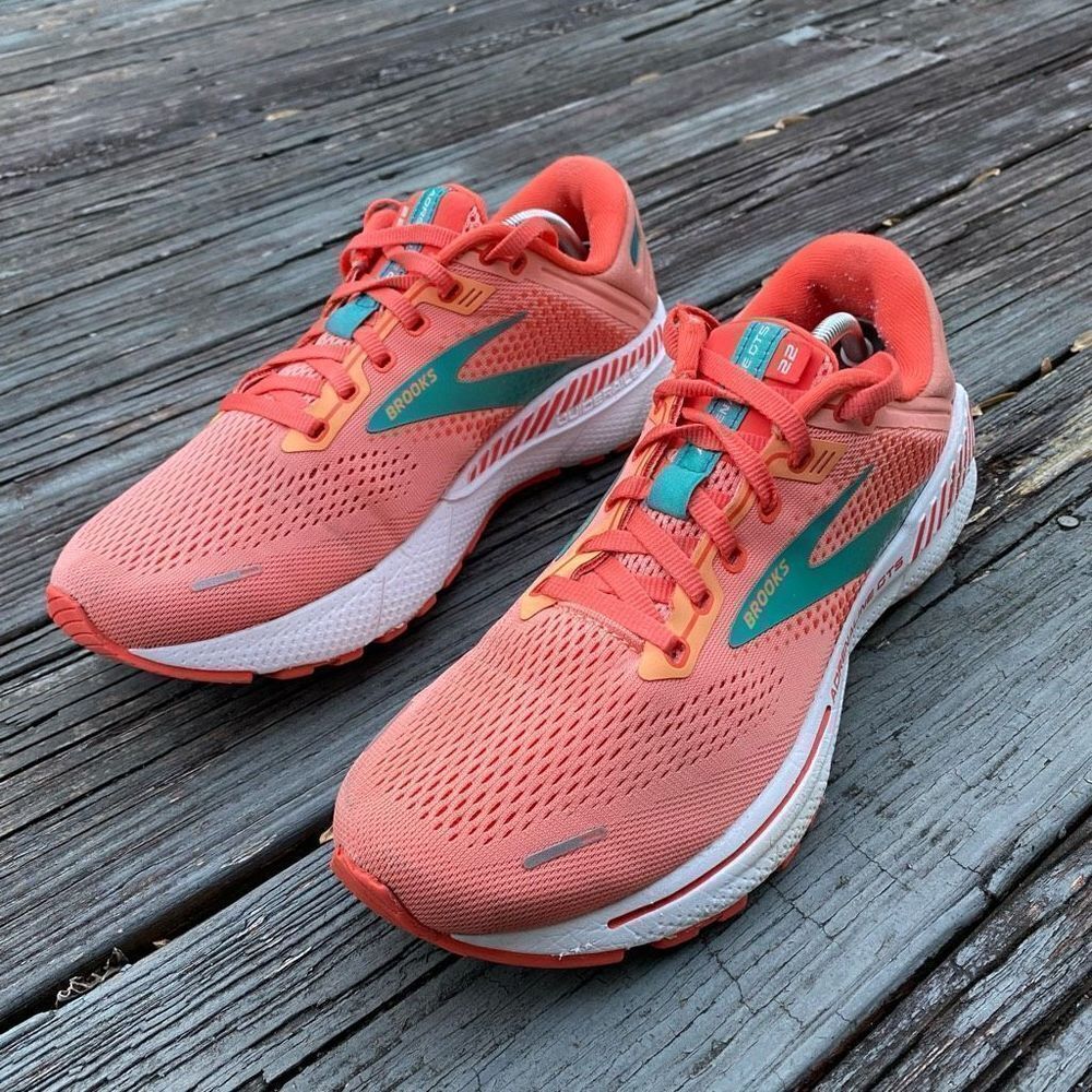 BROOKS ADRENALINE GTS 22 - Women’s Running Shoes - SIZE 9